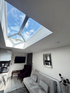 2 Bed-Sleeps 5-Free Parking-Pet Friendly - High Wycombe - 3