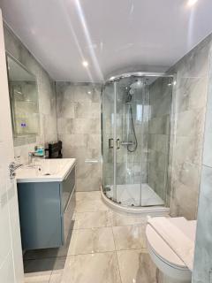 2 Bed-Sleeps 5-Free Parking-Pet Friendly - High Wycombe - 1