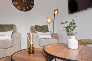 City Nest Service Accommodation HEATHROW Beautiful Spacious Home 5 min drive to Heathrow Airport Great transport links to Central London FREE PARKING! - West Drayton - 9