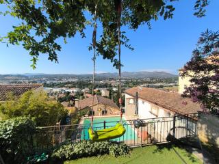 Maison provençale, vue, terrasses et piscine - 0
