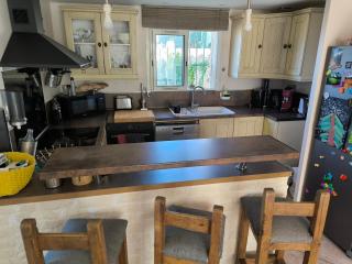 Maison provençale, vue, terrasses et piscine - 5