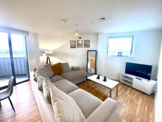 High-rise 2bed with balcony and water view - Manchester - 8