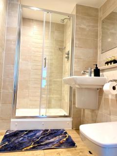 High-rise 2bed with balcony and water view - Manchester - 7