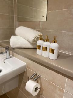 High-rise 2bed with balcony and water view - Manchester - 6