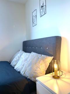 High-rise 2bed with balcony and water view - Manchester - 5