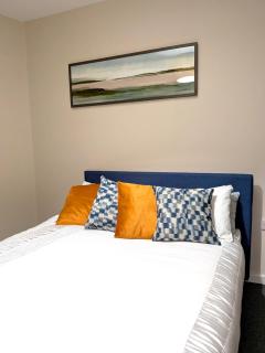 Urban Two Bed with Juliet Balcony and Free Secure Parking - Manchester - 7