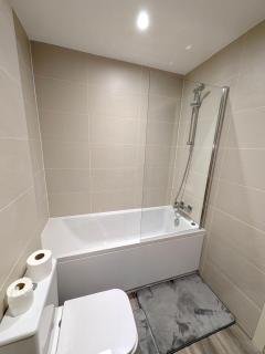 Urban Two Bed with Juliet Balcony and Free Secure Parking - Manchester - 6