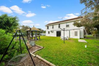 The Dingaling - Beach House Bliss with Firepit & BBQ - 7
