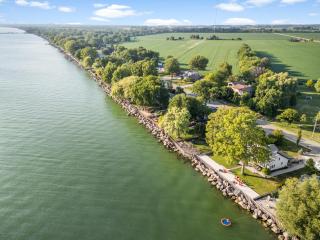 Birds Eye View on Erie with Hot Tub & Game Room - 7