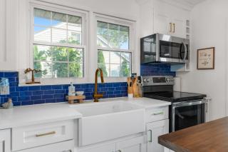 Birds Eye View on Erie with Hot Tub & Game Room - Leamington - 3