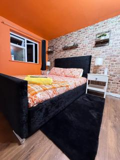 The Tangerine Retreat by Station - Cambridge - 4