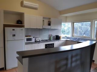 Holiday house among native trees overlooking wetlands - Ocean Grove - 3