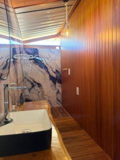 Valencia Lake Lodge - 8