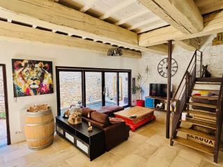 Olonzac Escape Pool & Charm - 0