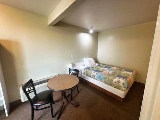 Ground Level Lakeview Room with 1 Double bed suite - Lake City - 7