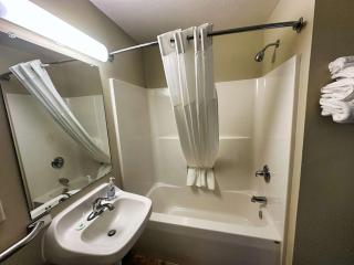 Ground Level Lakeview Room with 1 Double bed suite - Lake City - 5