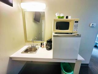 Ground Level Lakeview Room with 1 Double bed suite - Lake City - 2