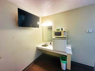 Ground Level Lakeview Room with 1 Double bed suite - Lake City - 1