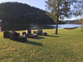 Waterfront Double-Cabin Getaway - 4