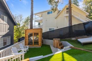 Sauna Lake Views Firepits Walk to Lake Trails Zurich Drive by AvantStay - 7