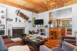 Sauna Lake Views Firepits Walk to Lake Trails Zurich Drive by AvantStay - 5