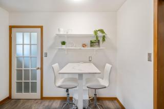 Old Town Walkable Single-Level Stay - 5