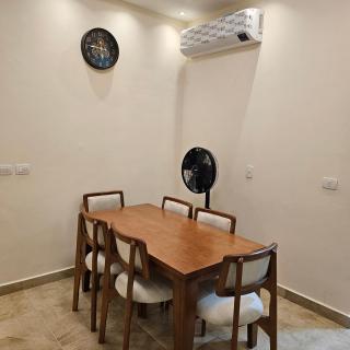 Modern Hotel-Style Apartment - 0