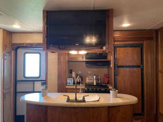 Flex RV, quiet acreage location, close to town - Nisku - 1