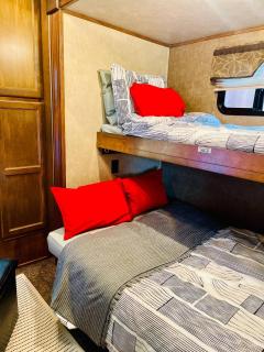 Flex RV, quiet acreage location, close to town - Nisku - 2