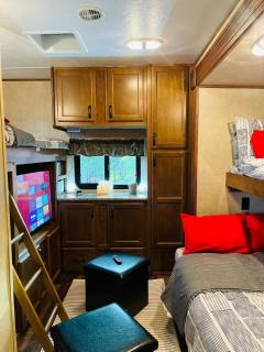 Flex RV, quiet acreage location, close to town - Nisku - 4