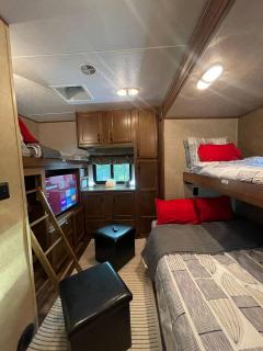 Flex RV, quiet acreage location, close to town - Nisku - 8