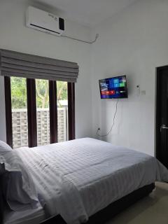 Shini Guest House - Karangjepun - 1