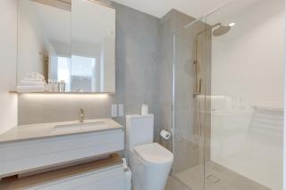 Coastal Chic 2BR Steps to Beach and Dining - Gold Coast - 3
