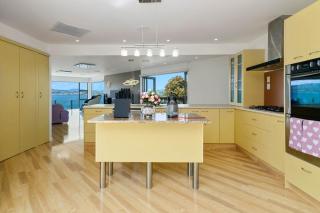 Rotorua Luxury lakeside Resort - 8