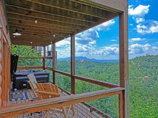 WOW, that View! NEW Luxury Cabin - Hot Tub - Pool Access - Game Room - 1
