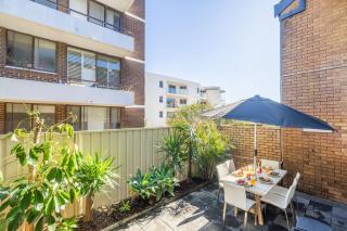 Capriosca 3, 2 Donald St - water views, linen and 5 minutes walk into town - 5