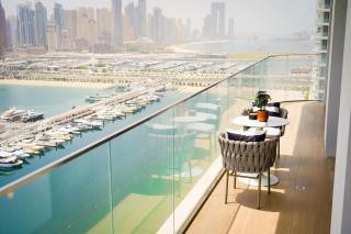 Emaar Beachfront Elegant 2BR with Balcony and Sea View - 0
