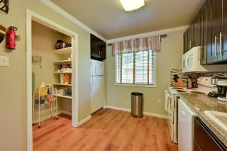 The Homestead Luxury Cozy 2BR Apartment in Nacogdoches Near SFA University and Downtown Pet Friendly Business Ready Extended Stays Welcome with Self Check In High Speed WiFi Full Kitchen In Unit Laundry Private Parking and Quiet Comfort - 9