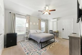 Cozy Studio Mins to JPS, Medical City, Historic District, Zoo, Water Garden - 2