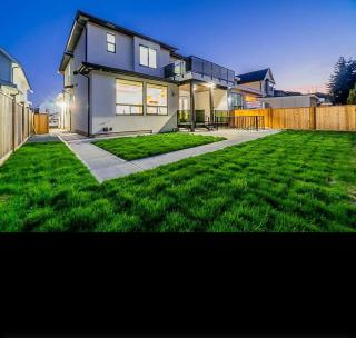 The Sunset Haven- Cozy 2BR Basement Suite near White rock - Surrey - 3