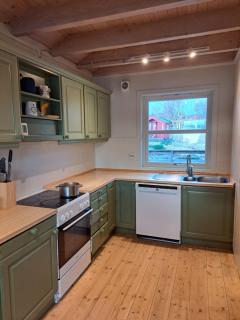 Stort hus med havutsikt ved fjord og fjell med båt - 3