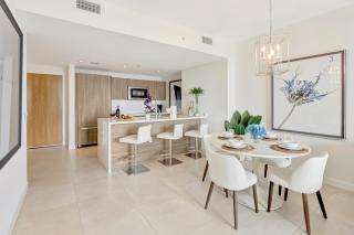 Tiffany Topaz - Rooftop Pool, Gym, Walk to Beach - 5