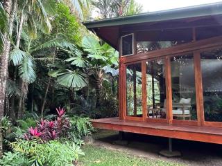 Lux rainforest lodge - 1 King, 2 Singles - 5