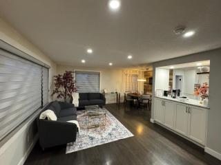 Luxurious Air Conditioned Inner City Bungalow - 8