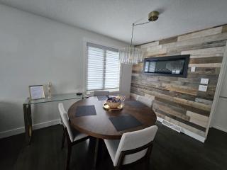 Luxurious Air Conditioned Inner City Bungalow - 7