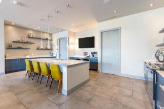 Daytona 2BR Getaway • Parking • Family Pet-Friendly - 1