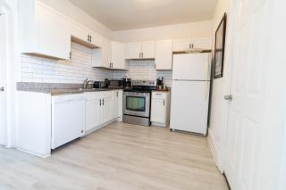 Spacious 4BR Family Home in Detroit WiFi Parking - Detroit - 2