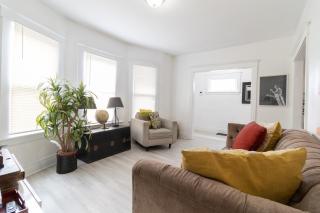 Spacious 4BR Family Home in Detroit WiFi Parking - Detroit - 3