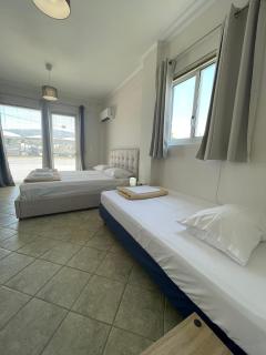 RunWay Stay-24h self check in- Athens Airport - Porto Rafti - 4