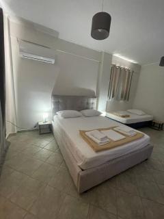 RunWay Stay-24h self check in- Athens Airport - Porto Rafti - 2